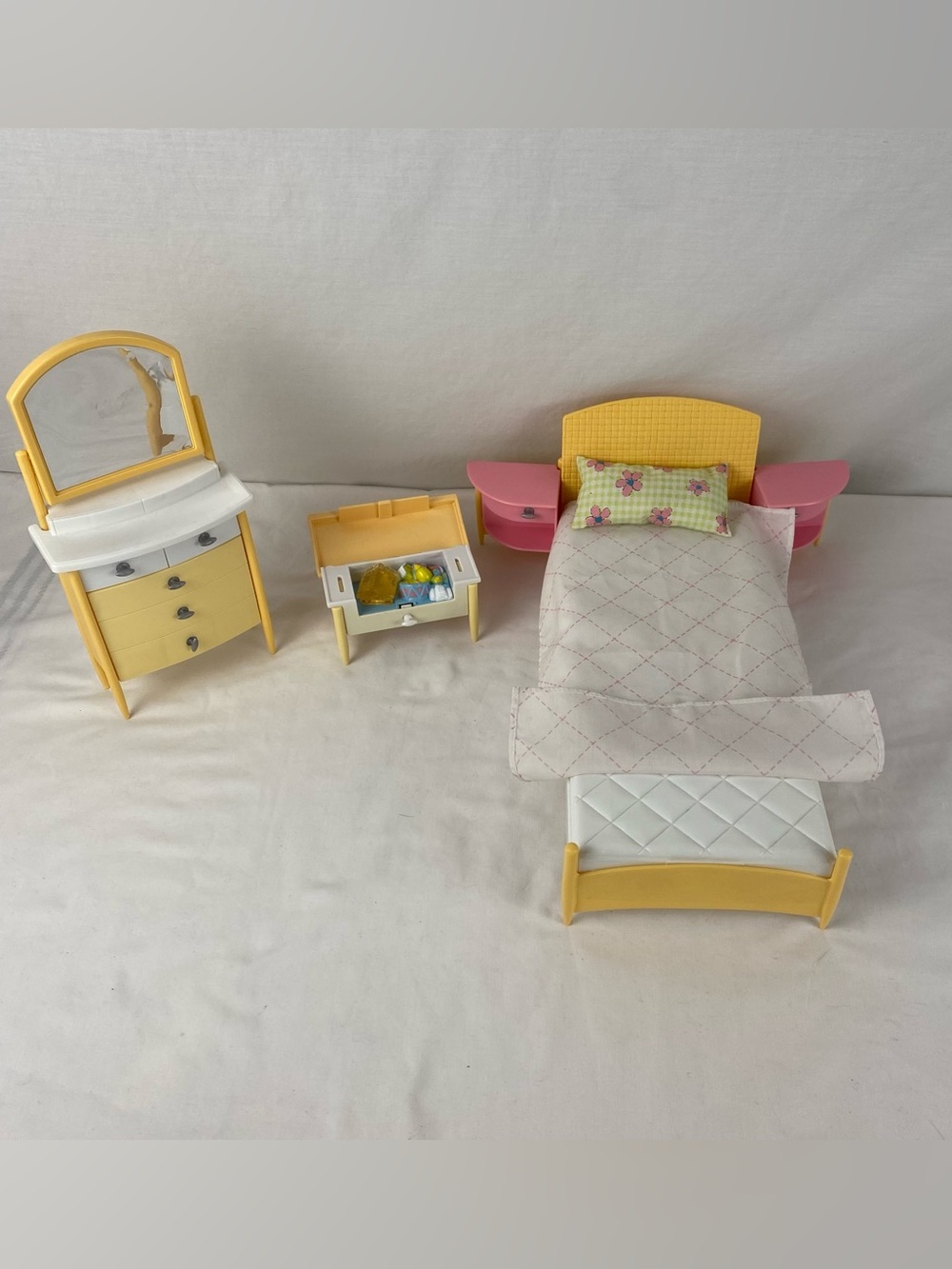 Vintage 1998 Mattel Barbie Bedroom Furniture Lot Bed Vanity Trunk